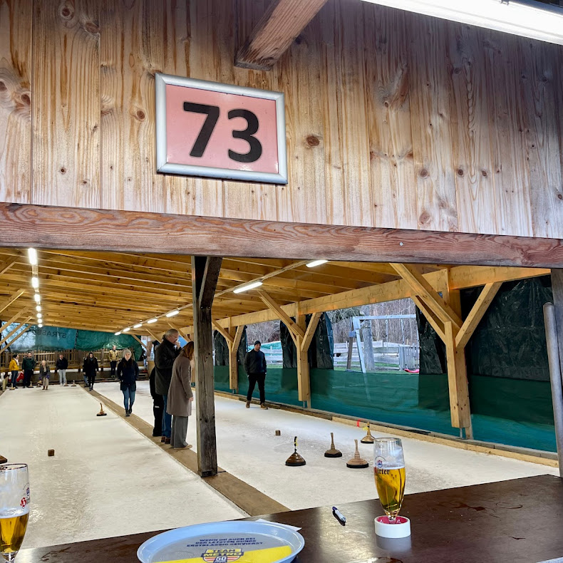 FC Union Schleißheim kämpft bei der Ortsmeisterschaft im Eisstockschießen um den&nbsp;Sieg